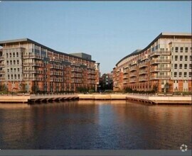 Building Photo - 2 Battery Wharf
