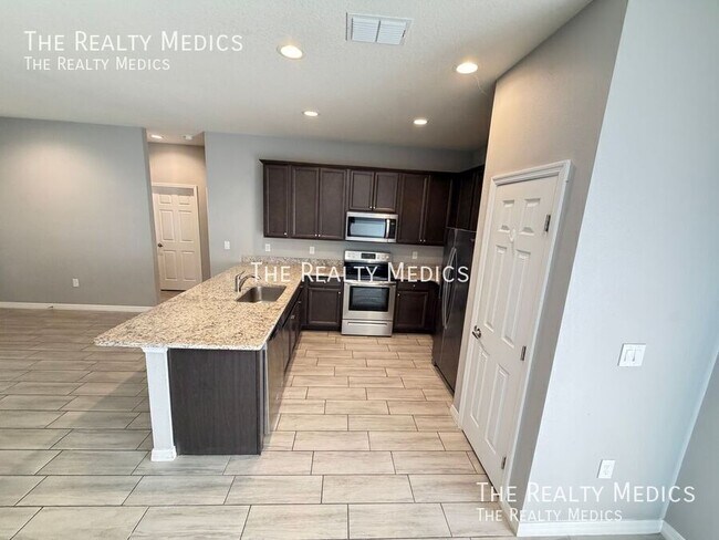 Foto del edificio - 491 Ixora Ave NW