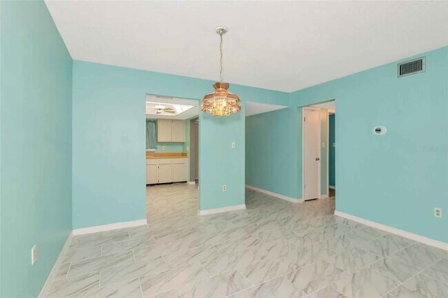 Foto del edificio - 3072 Lake Bayshore Dr