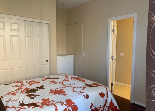 Foto del edificio - 7903 Hall Ave