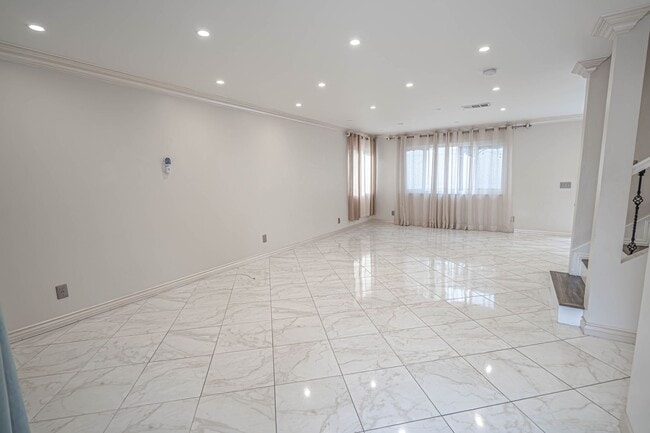 Building Photo - 27544 Bernina Ave