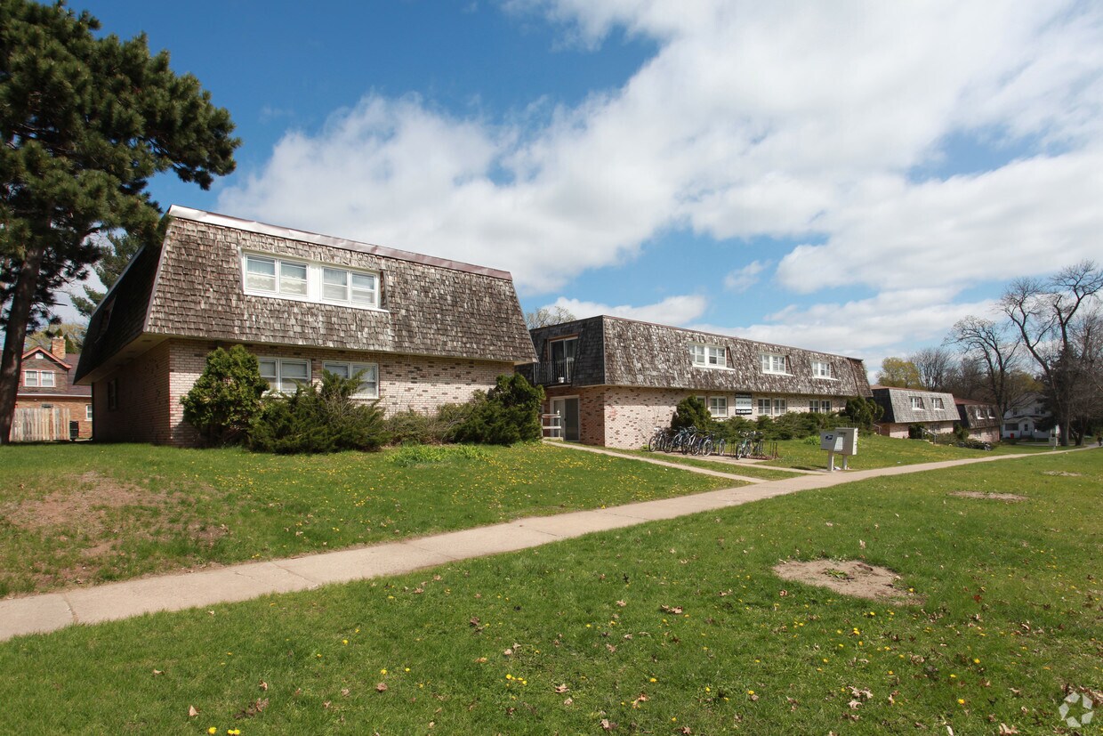 206 Broadway St, Eau Claire, WI 54703 Apartments in Eau Claire, WI