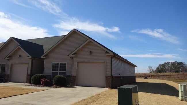 Building Photo - Minutes to MTM plant, Amazon, Polaris and Target Distribution