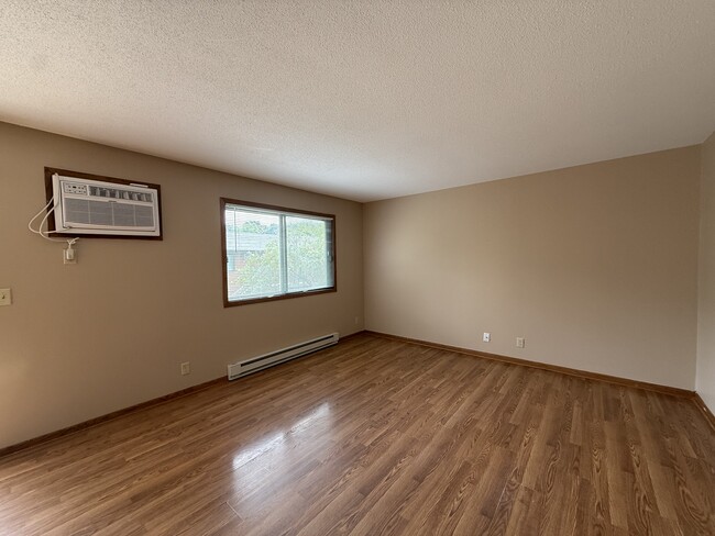 Building Photo - 624 Saxonwood Rd