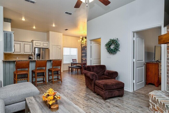 Foto del edificio - Beautiful 3/2/2 Like New Home! Located in Lubbock-Cooper Liberty HS Boundaries!