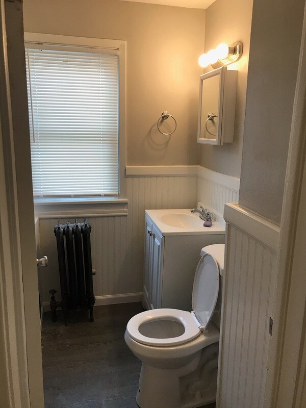 Foto del edificio - 1381 W 116th St