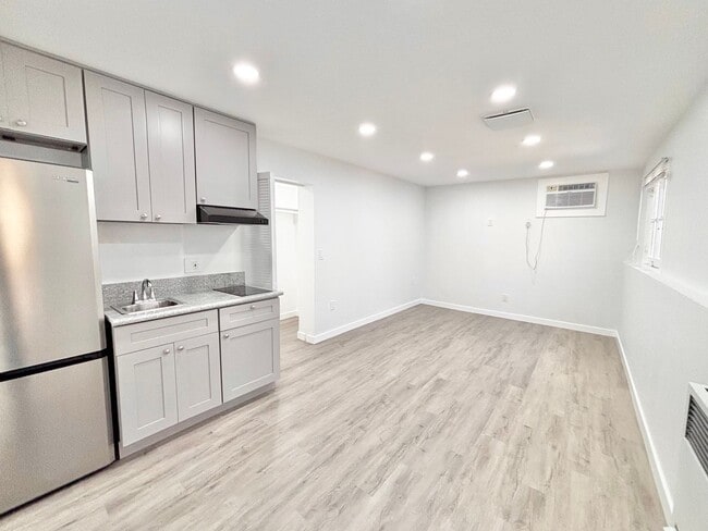 Foto del edificio - 3945 1/2 Lowell Ave