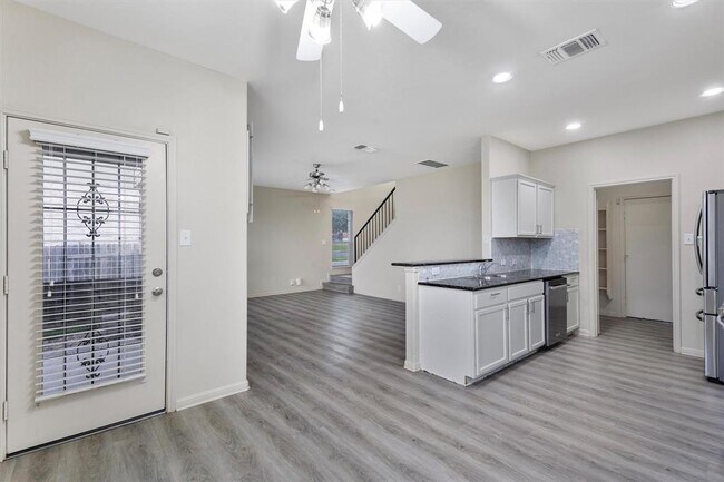 Foto del edificio - 2044 Nestlewood Dr