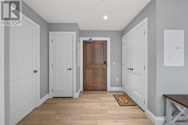 Photo du bâtiment - 187 Victoria St W