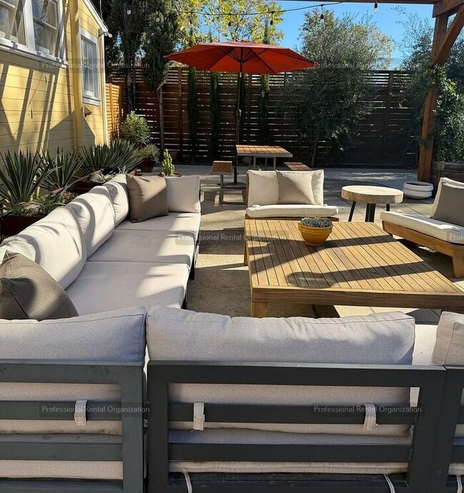 Building Photo - Wine Country Living at Its Finest