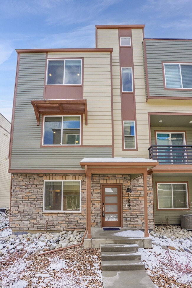 Photo - $3,330.95 with $300 off the first month's Rent - 4 Bedrooms, 3.5 Bathrooms, Townhouse in Broomfie...