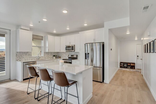 Photo - Spacious 3 Bed 2 Bath Condo in Sandy!