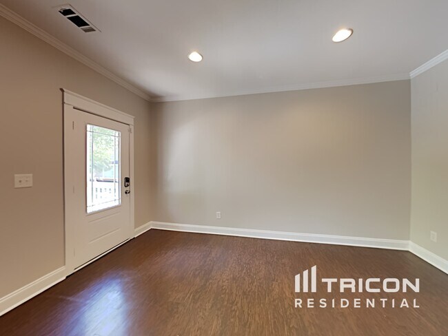 Building Photo - 2435 Center Pointe Cir SW