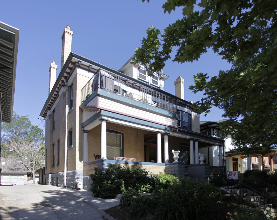 Primary Photo - Wolf Apartments
