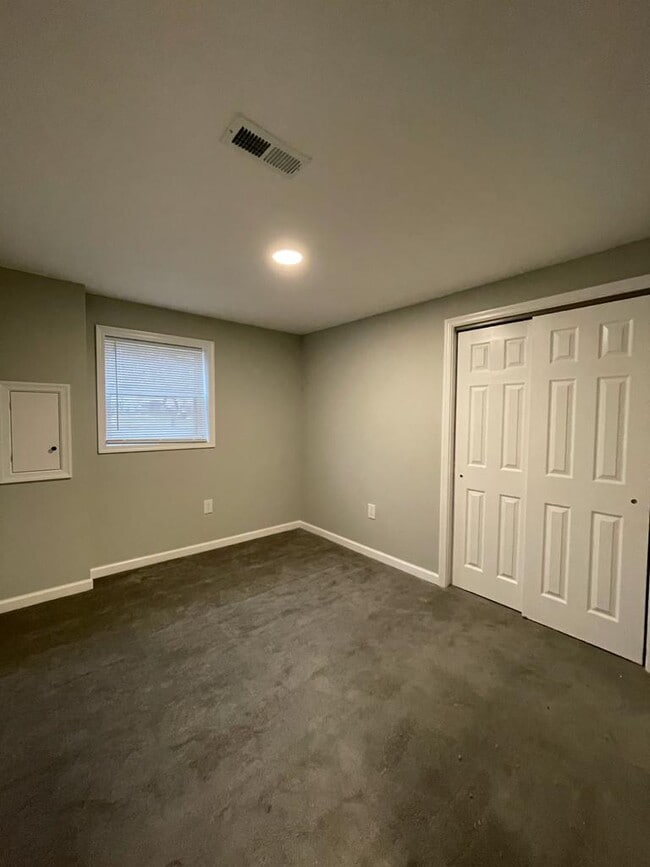 Building Photo - 703 Painter Ct