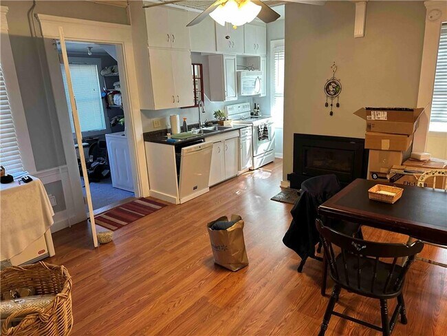 Foto del edificio - 350 Davisville Rd