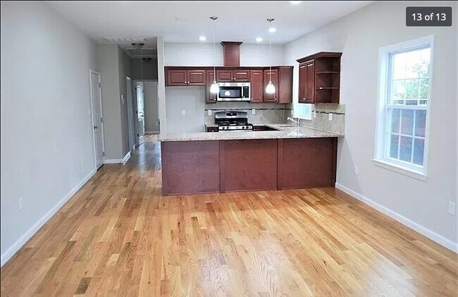Foto del edificio - 48 Searing Ave