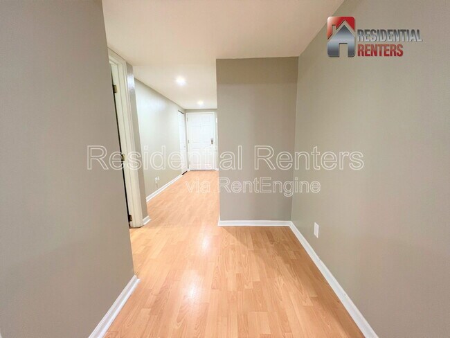 Foto del edificio - 270 E Highland Ave