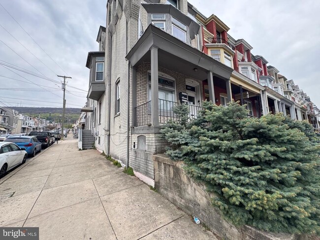 Building Photo - 1057 N 11th St