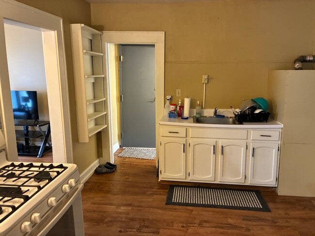 628#4 - 628 Brandon St