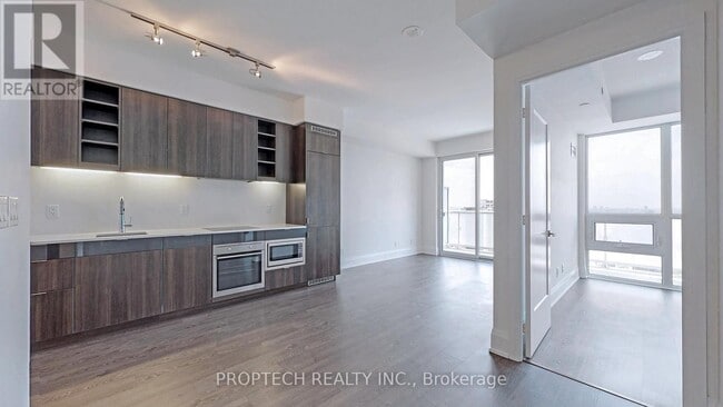 Building Photo - 101 Erskine Ave