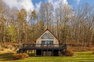 Building Photo - 407 White Schoolhouse Rd