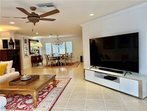 Building Photo - 283 Cypress Way W