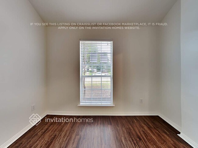 Building Photo - 8010 Munich Dr