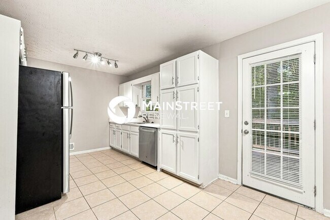 Foto del edificio - 3 Bedroom Pet-Friendly Home in Douglasville, GA with Main Street Renewal