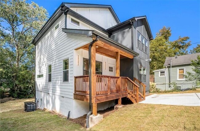 Building Photo - 3105 Jones St