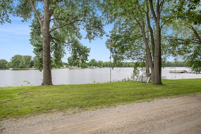 Building Photo - 3563 N Blackstone Ave