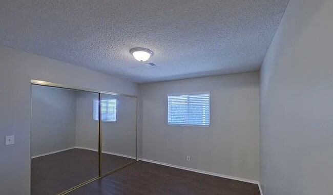 Building Photo - 108 Edelweiss St