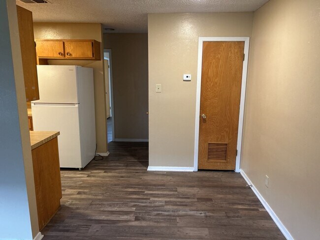 Building Photo - 1305 Willow Springs Rd