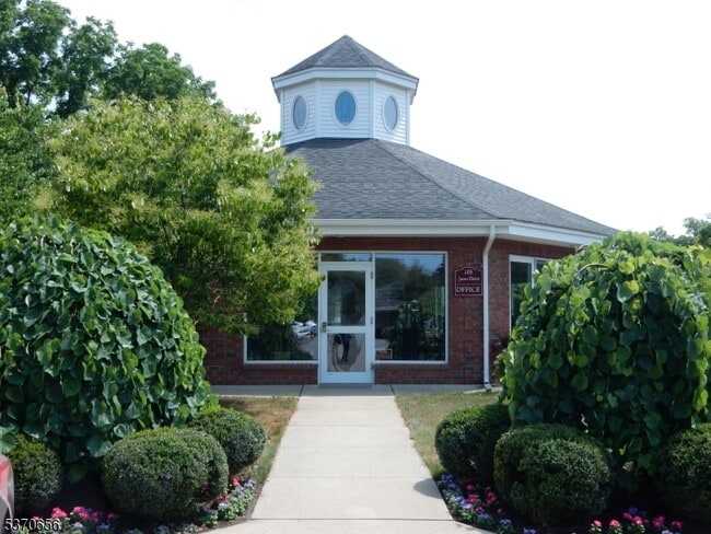 Foto del edificio - 50 Jane Dr