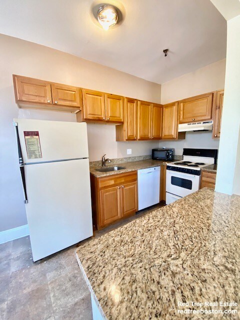 Foto del edificio - 374 Chestnut Hill Ave