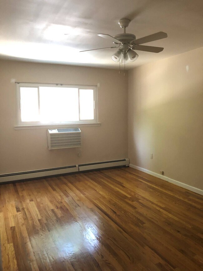 Foto del edificio - 3226 Johnson Ave