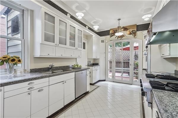 Building Photo - 524 3rd St