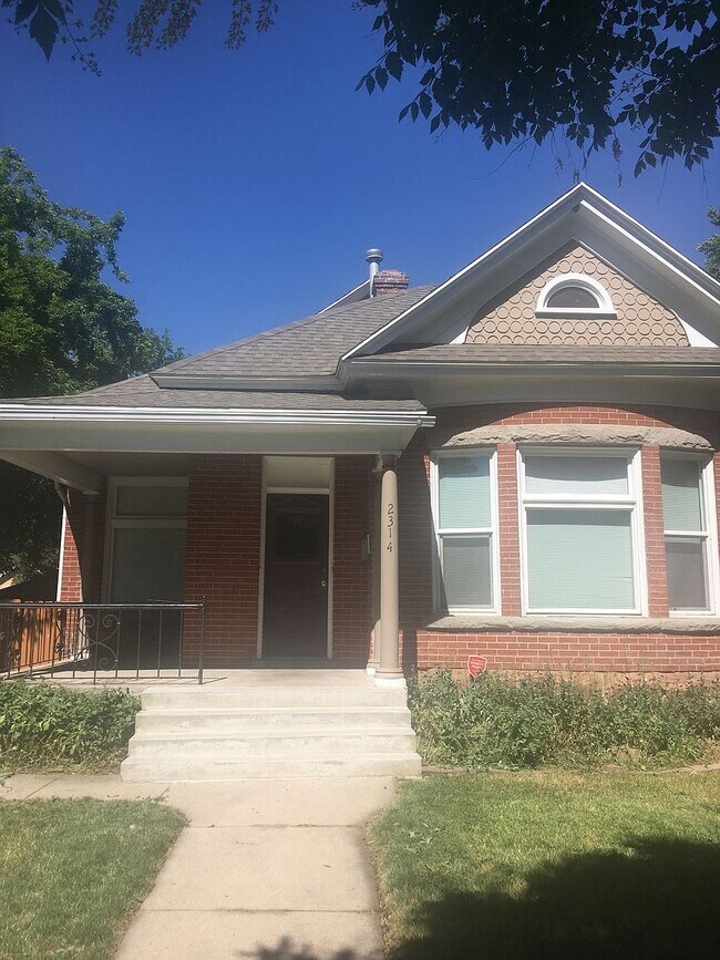 Gorgeous Victorian Rambler (duplex) - 2314 S 800 E