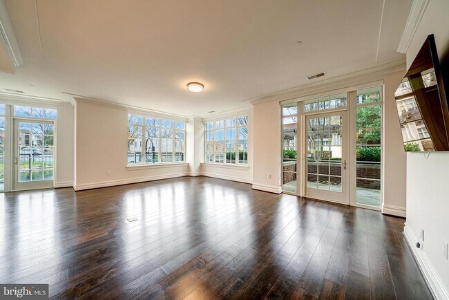 Foto del edificio - 6900 Fleetwood Rd