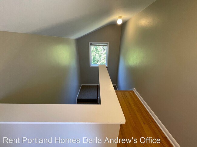 Building Photo - 2 br, 1 bath House - SE 2 Bedroom 1 Bathro...