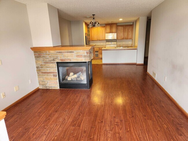 Building Photo - Awesome 3 bed room in woodbury under 2k/mo...