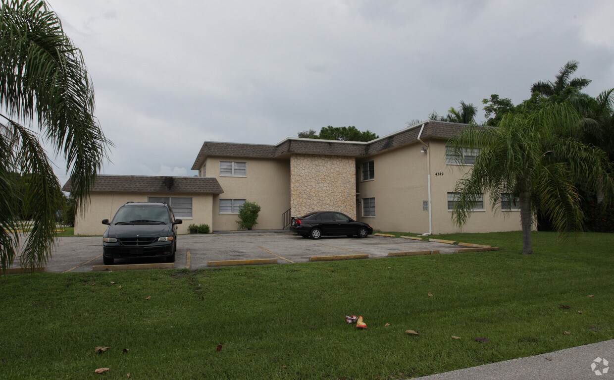 Building Photo - Gardenia Gardens II