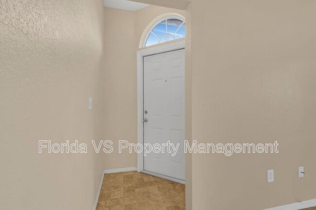 Building Photo - 1615 Columbia Arms Cir