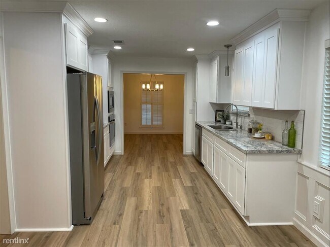 Building Photo - 4 br, 2.5 bath House - 1912 Lakeville Drive