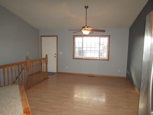Building Photo - 3 BED | 3 BATH | DOUBLE GARAGE | SOUTH