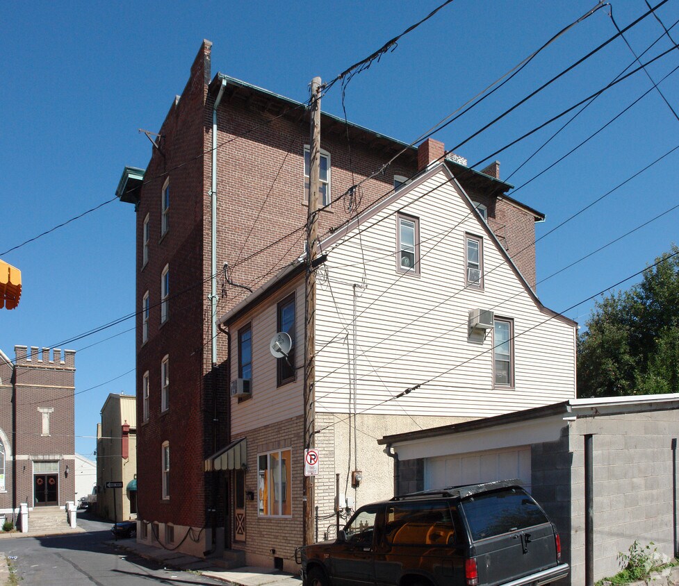 Building Photo - Holz Building