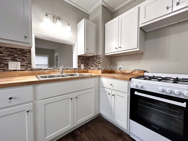 Foto del edificio - 1768 Elwood St