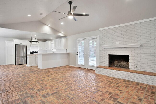 Building Photo - 3811 63rd Dr