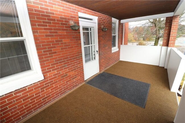 Building Photo - 52 Guy St