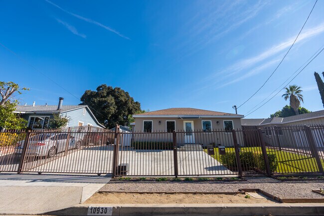 Building Photo - 10930 Oro Vista Ave